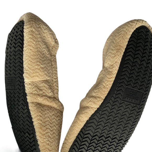 Isotoner Signature Chevron Closed Back Slippers - Picture 4 of 4